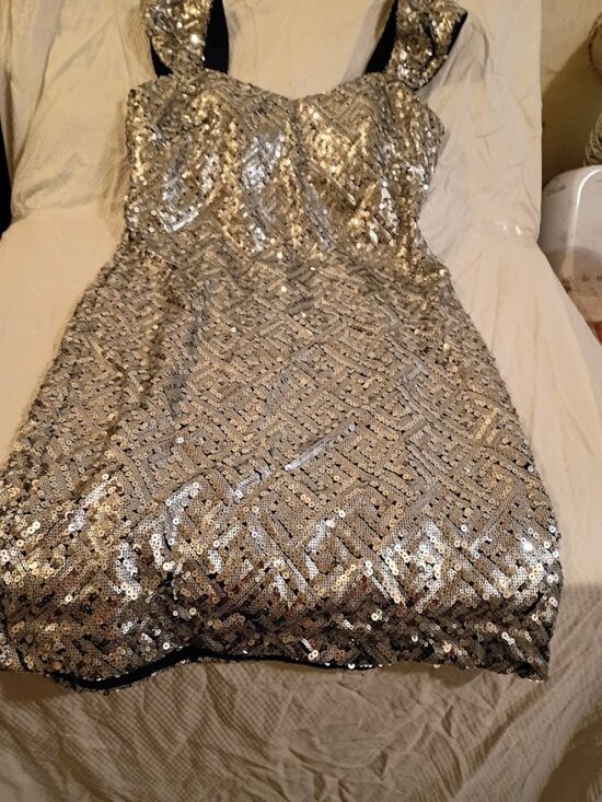 Calvin Klein Dresses & Skirts - Calvin Klein dress sequined dress size 6 pit to pit 15" length 35"